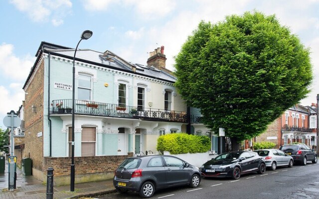 Spacious, Comfortable 2BR Fulham Maisonette