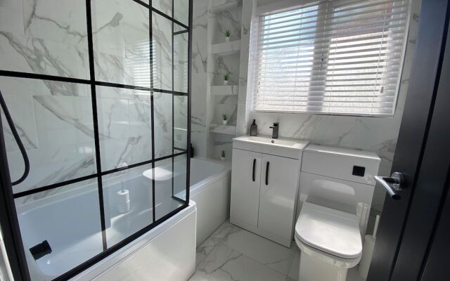 Lovely Refurbished 3-bed House in Liverpool