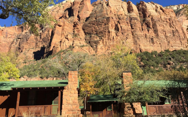 Zion Lodge