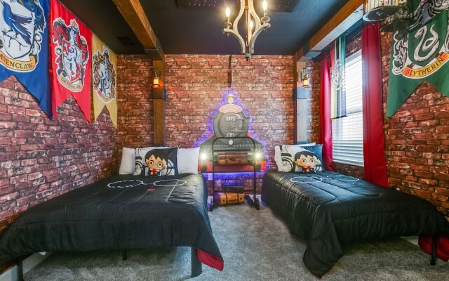 Stunning Villa w/ No Rear Neighbors! Near Disney