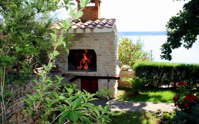 Waterfront Apartment in Maslenica With Sun Shower