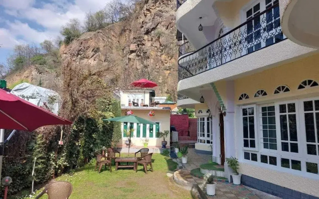 Heritage Rose Inn