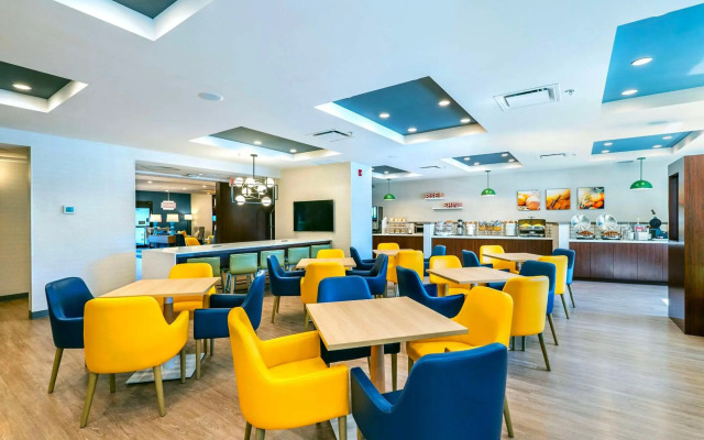 Comfort Suites Kelowna