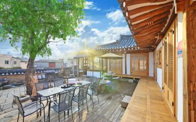 Gyeongju Hanokstay Hangbokhanzip