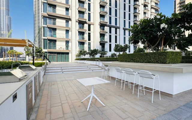 OYO HOME 1350 Premium 1-bed Apt Burj Crown