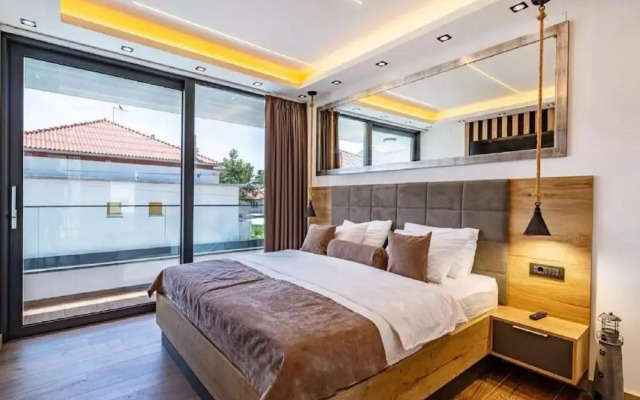 Villa Alpha - Four Bedroom Villa With Swimming Pool