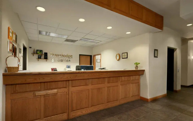 Travelodge and Suites Fargo/Moorhead