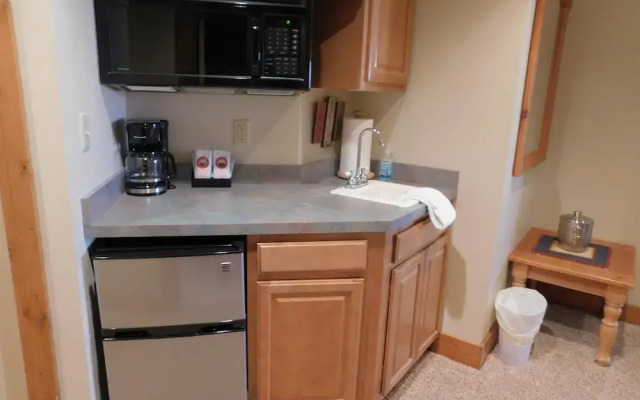 Longhollow Point Inn Studio 1321