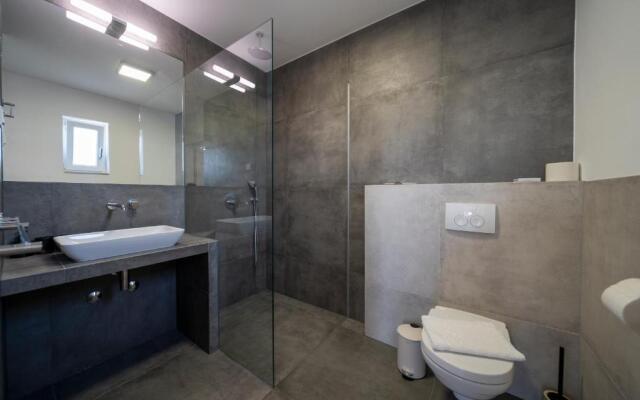 Villa Elani - Stylish And Modern 6B Seaview Villa