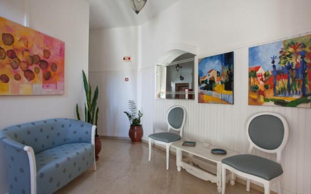 Castello Apartments & Studios