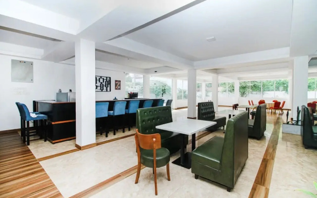 OYO 245 The Kings Bay Hotel