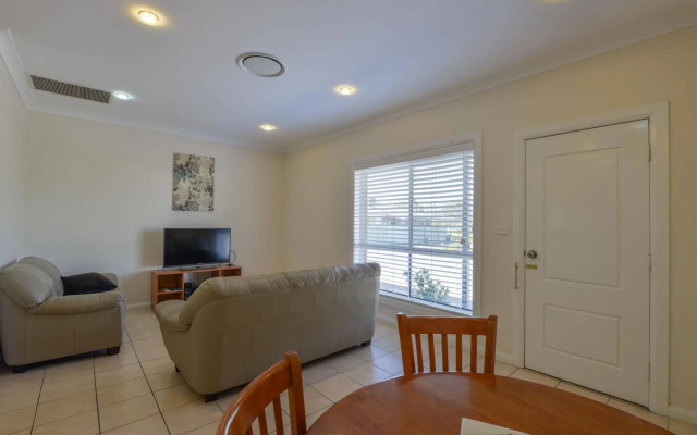 Cadman Motor Inn & Apartments