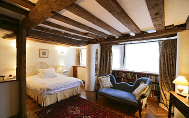 S. Howard Bed & Breakfast