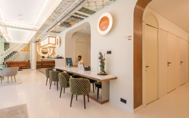 Luster Hotel