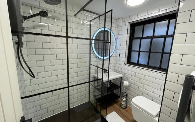 Ultra Modern Studio Apartment, in Central Exeter