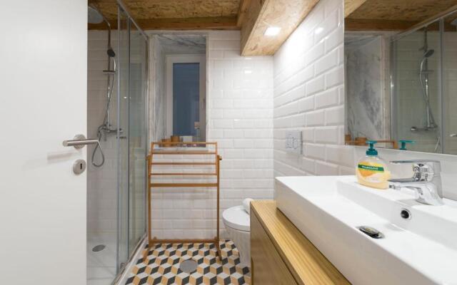 LovelyStay - Cozy Duplex with Patio right off train&metro station