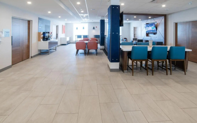 Holiday Inn Express & Suites Moose Jaw, an IHG Hotel