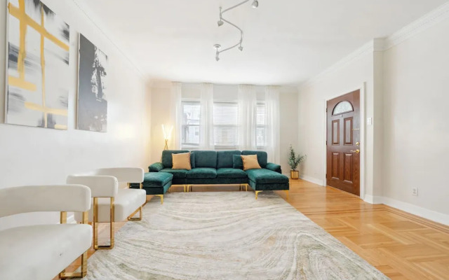 3BR Luxury Retreat with Easy Parking