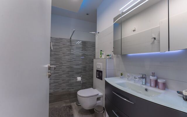 Sky & Sun Luxury Rooms