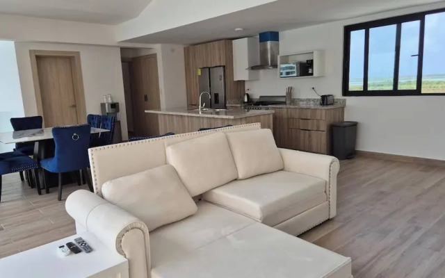 Luxury Beach Penthouse Jacuzzi & Lagoon View