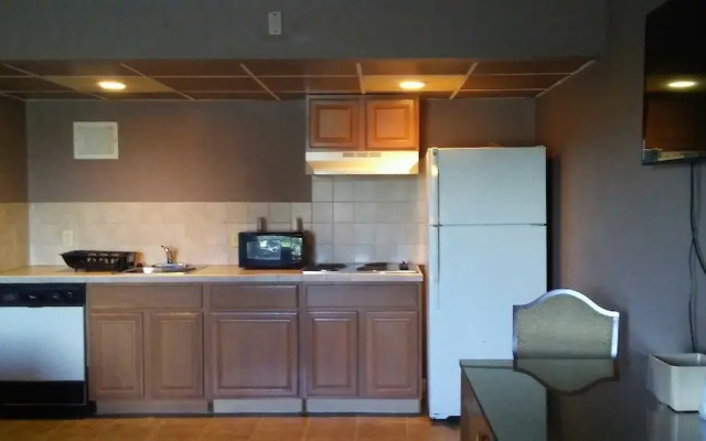 Whaler Inn and Suites