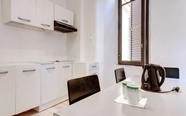 Ad Hoc Guesthouse