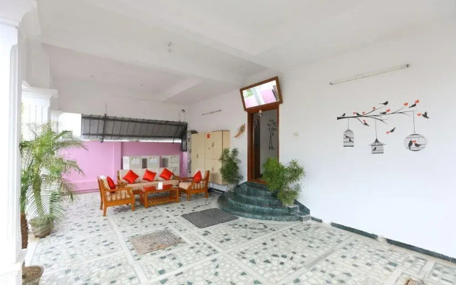 OYO 10018 Hotel AKS Shelter