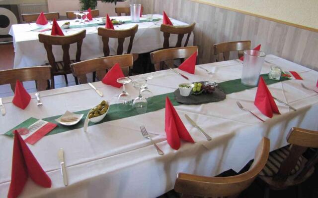 "Unter den Kastanien"