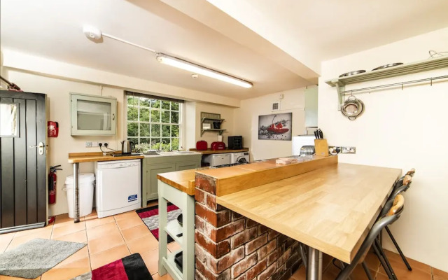 Cornerstones, 16th Century Luxury Self Catering House overlooking the River Dee