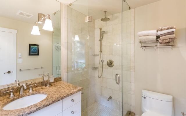 Spacious Town Home With Private Hot Tub