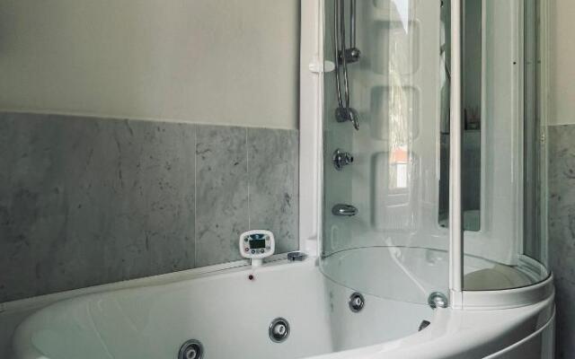 RL - Boutique Suites & Apartments