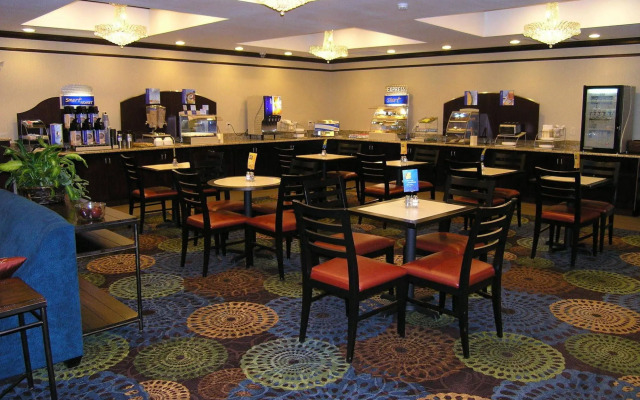 Holiday Inn Express & Suites Belle Vernon by IHG