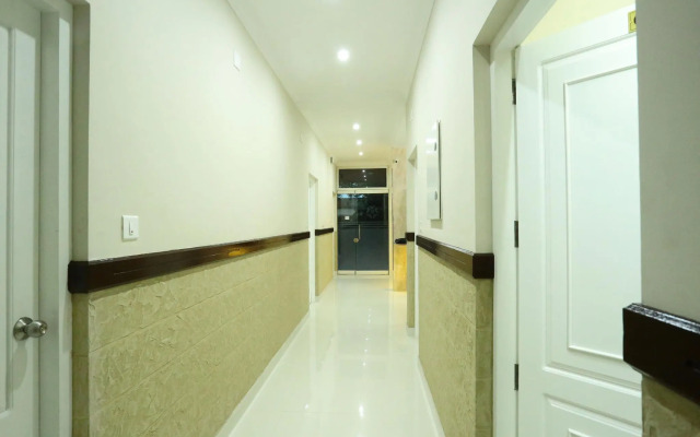 OYO 11909 Star Plaza