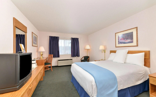 Americas Best Value Inn Tahquamenon Country