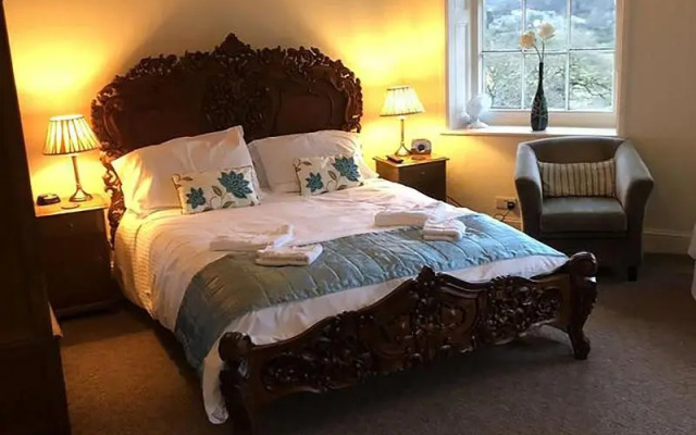 The Oakeley Arms Hotel