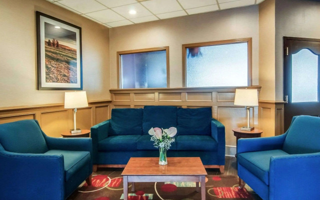 Comfort Inn & Suites Raphine - Lexington near I-81 and I-64