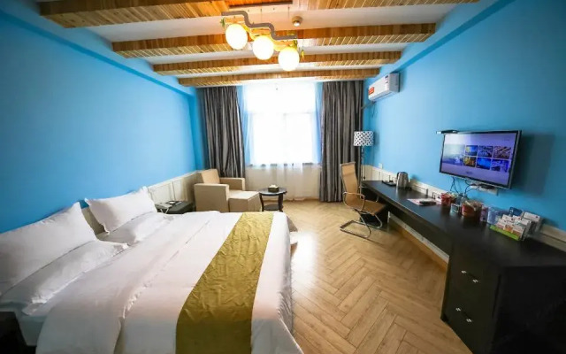 Durian Candy Hotel (Zhuji Diankou Town Passenger Station)