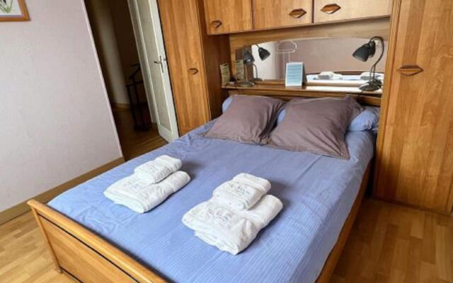 Attractive holiday home in Moëlan-sur-Mer with garden