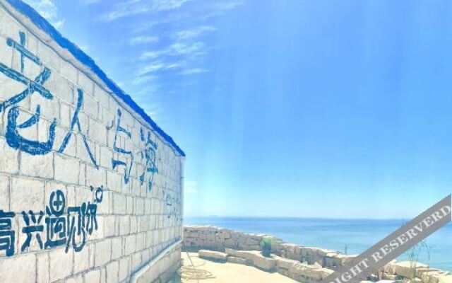 Zhoushan youth hostel for the elderly and the sea