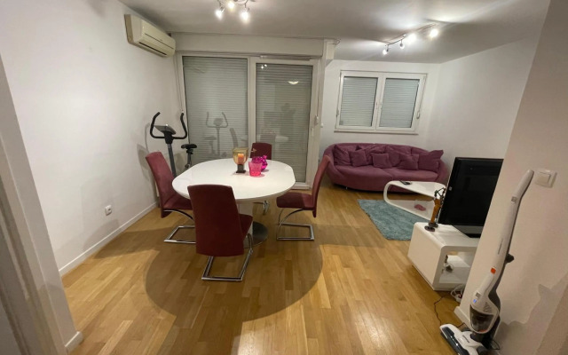 Large Modern Flat with Balcony - Lake Jarun