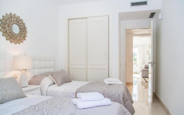 Luxury Duplex Penthouse Alcazaba Beach - RDR157