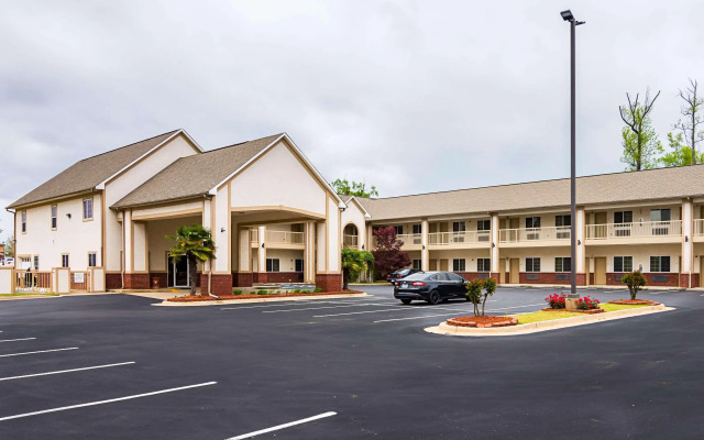 Bryant Inn & Suites