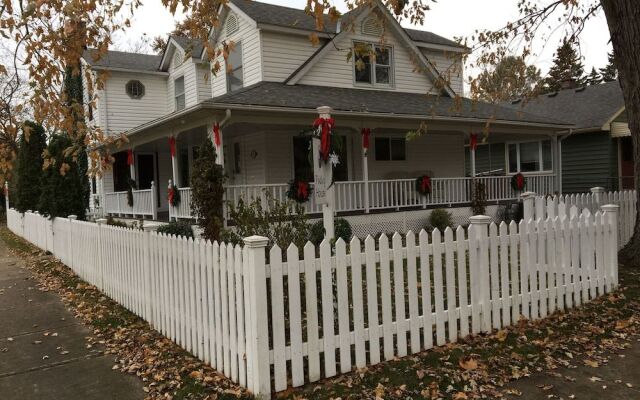 Finlay House Bed and Breakfast Niagara - on - the - Lake