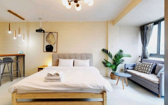Shiny Movie Night High Rise View – Guest Rooms – Beijing