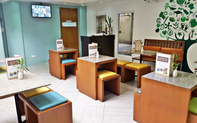 Royale Parc Inn & Suites