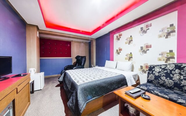 Boom Hotel