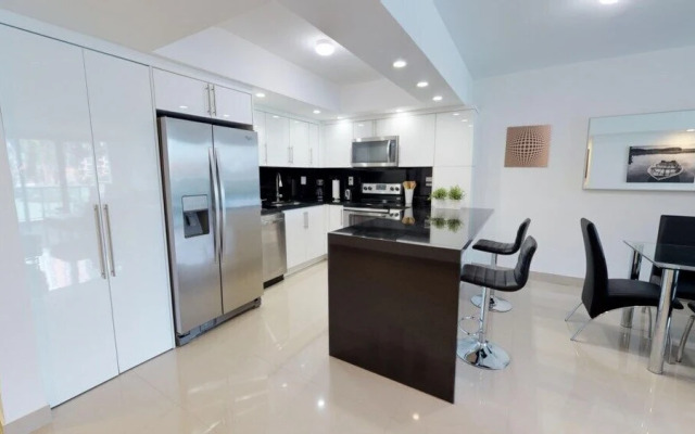 Premium 2 Bedroom + Den Apartment Or201