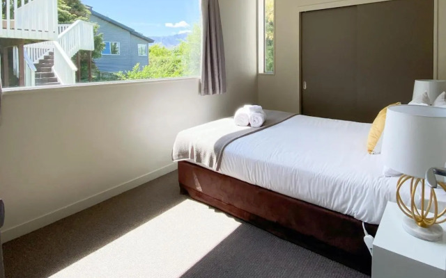 Tekau - Modern holiday apartment with lakeview