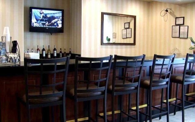 Cobblestone Inn & Suites