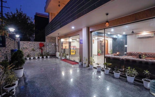 Fabhotel Divine & Banquet
